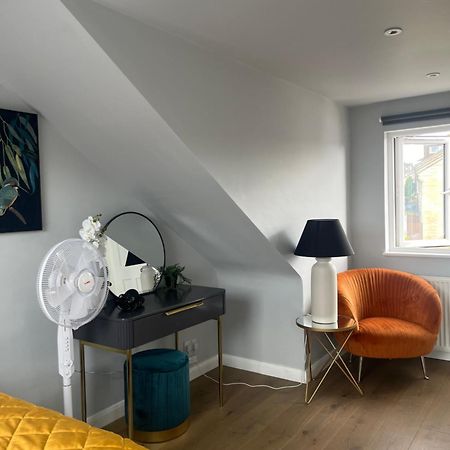 Spacious And Stylish Home Bath Eksteriør billede