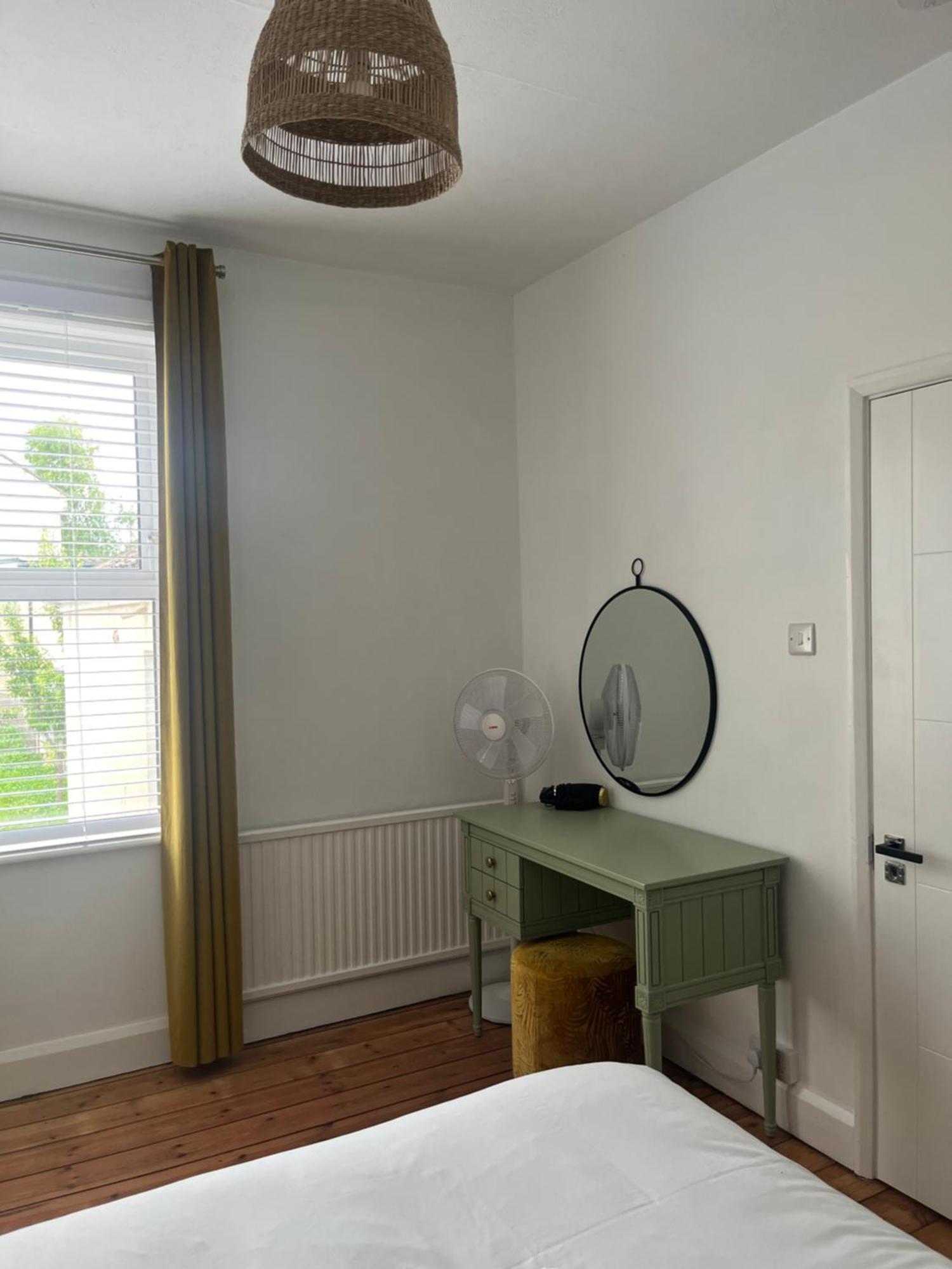 Spacious And Stylish Home Bath Eksteriør billede